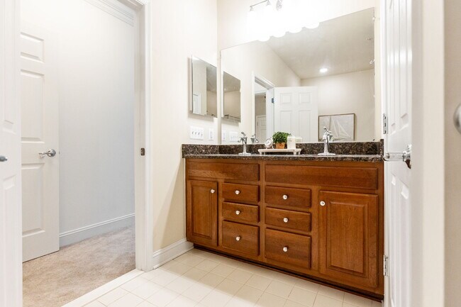 Building Photo - 20657 Sibbald Sq