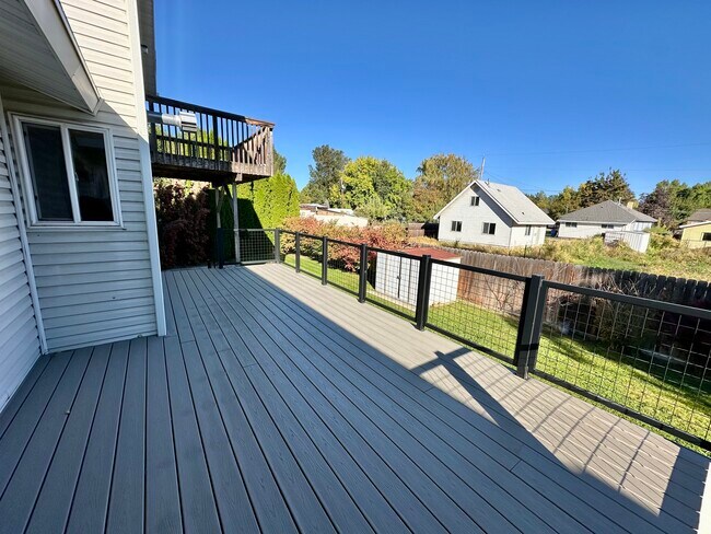Building Photo - 45 River Cir Dr