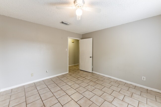 Building Photo - 1914 Rosewood Ln