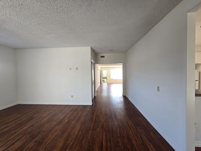 Building Photo - Peacock Hills, 55+ Community - Home in Peacock Hills - Oceanside