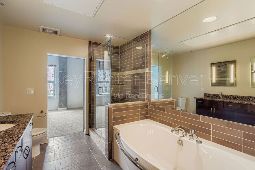 Building Photo - 2229 Blake St