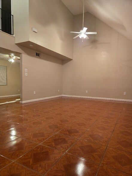 Building Photo - 3406 E Louisiana State Dr