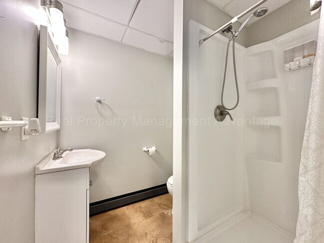 Building Photo - 574 Ardmore Dr