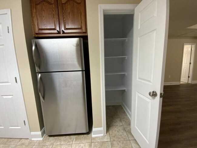 Building Photo - 104 Lakeview Commons Dr