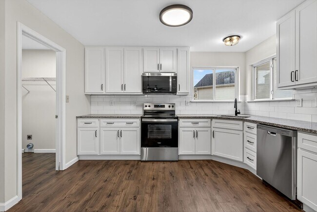 Building Photo - NEWLY RENOVATED HOME