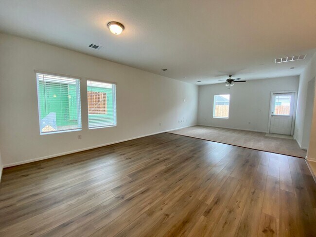 Building Photo - Stunning 4/2 Brand New Home in Kyle!