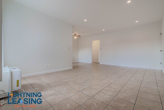 Building Photo - 11623 Sylvan St