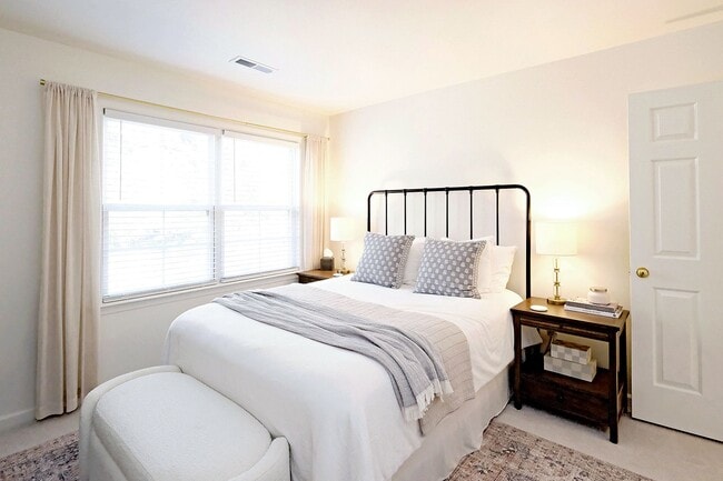 Building Photo - End-Unit Forest Lakes North Townhome