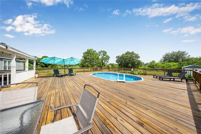 Building Photo - 755 N Quebrada St