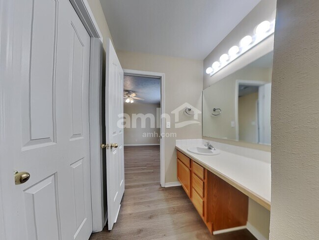 Building Photo - 1364 N El Camino Ave