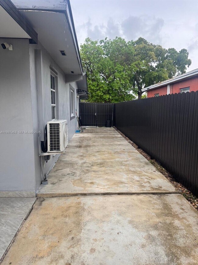 Building Photo - 7541 Miramar Pkwy