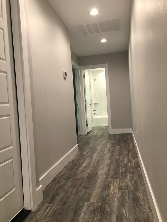 Building Photo - 709 W Woodard St