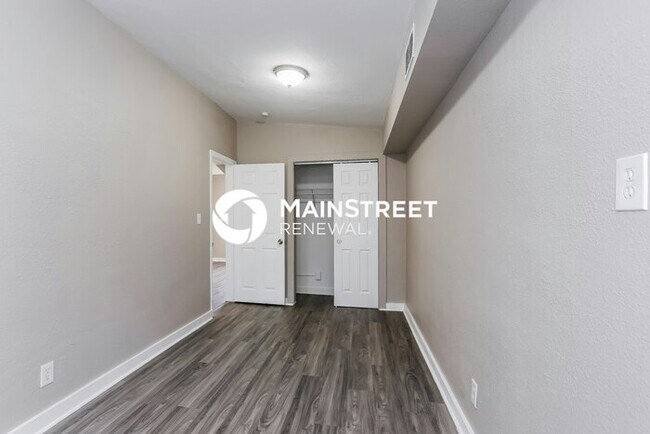 Building Photo - 3 Bedroom Pet-Friendly Home in St Petersburg, FL with Main Street Renewal