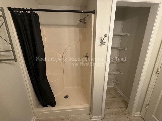 Building Photo - 107 Johnia Ct