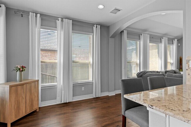Building Photo - 112 Coral Bean Way