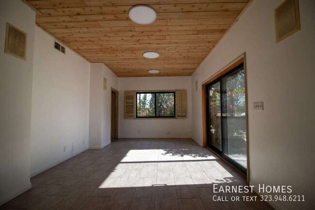 Building Photo - 11619 Lerdo Ave