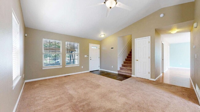 Building Photo - Spacious 3-Bed,2.5-Bath Home with Fenced Yard