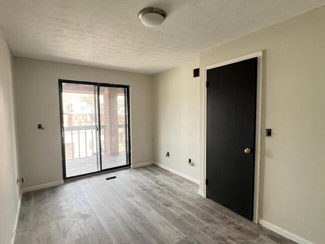 Building Photo - 87 W 9th Ave