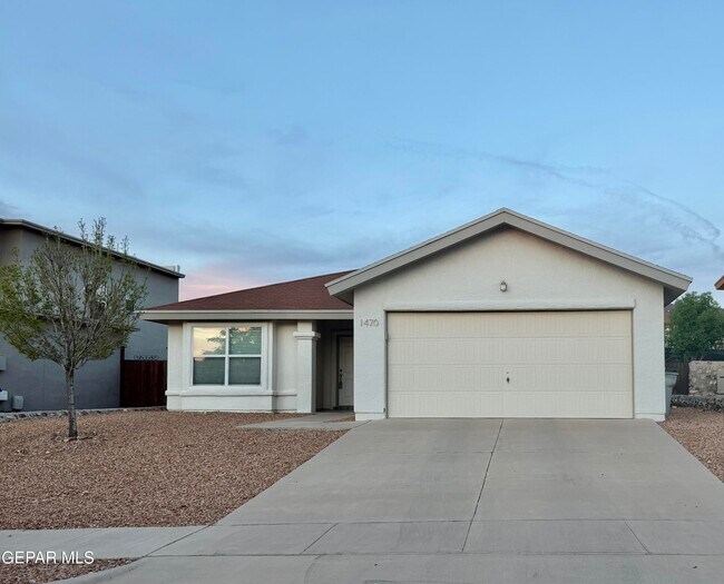 Building Photo - 1470 Senda Del Sol Ln