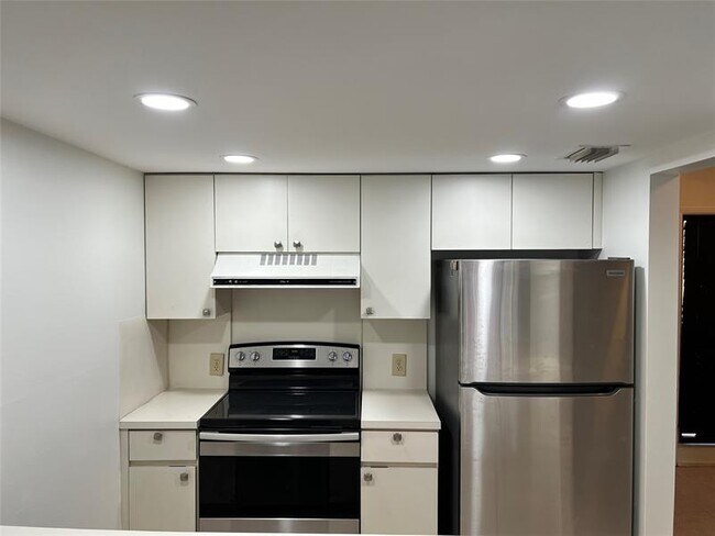 Building Photo - 12304 NW 11th Ct