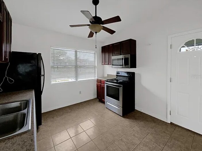 Building Photo - 901 12th St