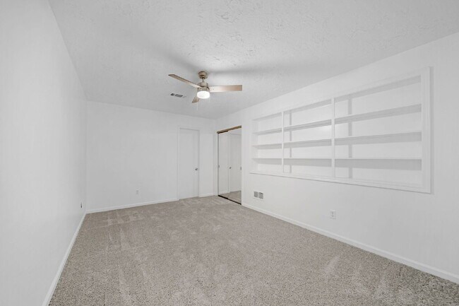 Building Photo - Experience the ultimate in lakefront lifes...