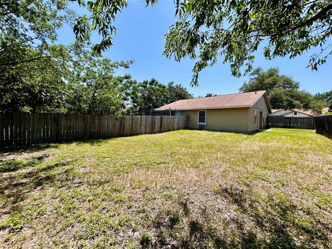 Building Photo - 12211 Dundee Dr