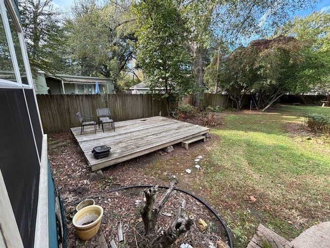 Building Photo - CHARMING FURNISHED BROADMOOR HOME