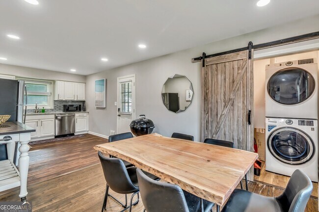 Building Photo - 597 South Gordon Rd SW