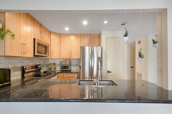 Building Photo - 11681 Village Pl Dr