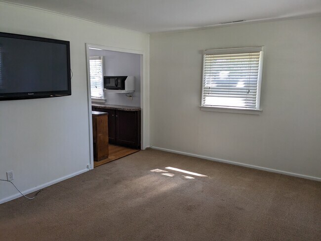 Building Photo - 227 S 9th St