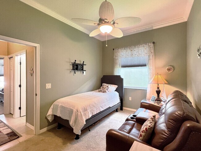 Building Photo - 5225 Pebble Beach Blvd