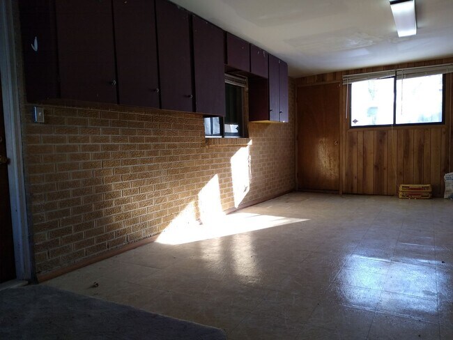 Building Photo - 2128 Hooker St