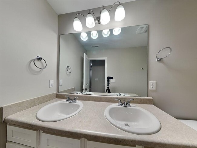 Building Photo - 409 Trickum Hill Dr