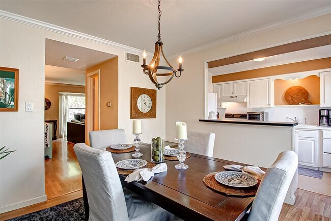 Building Photo - 6332 Chevy Chase Dr