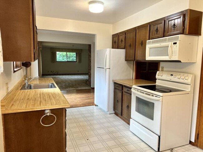 Building Photo - 3 bedroom in Renton WA 98059