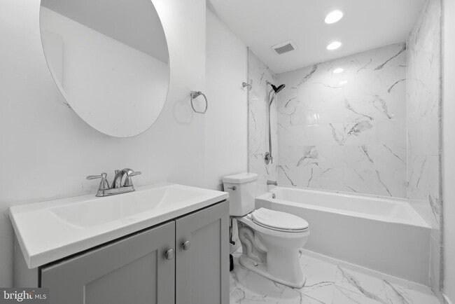 Building Photo - 10 Raleigh Pl