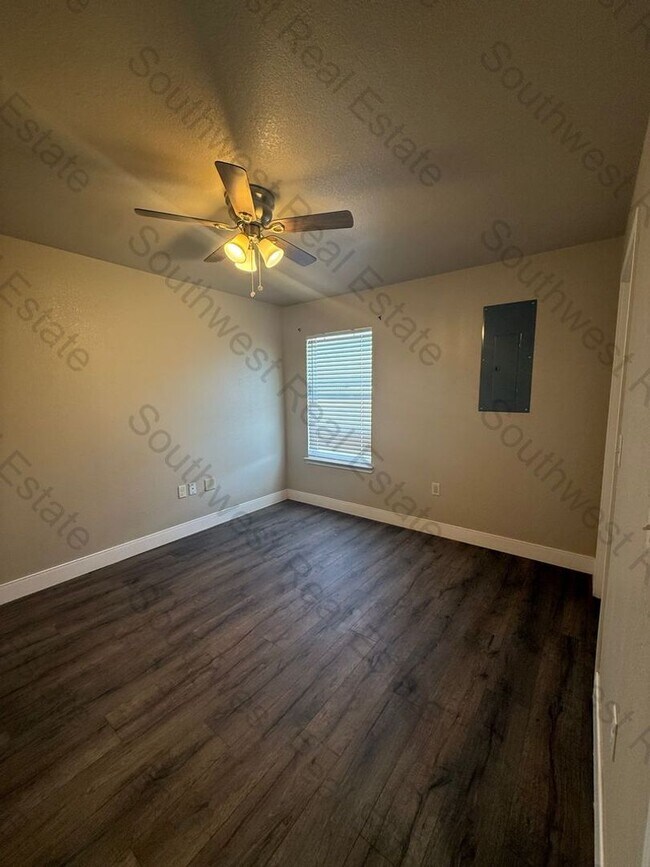 Building Photo - 1309 Mission Dr