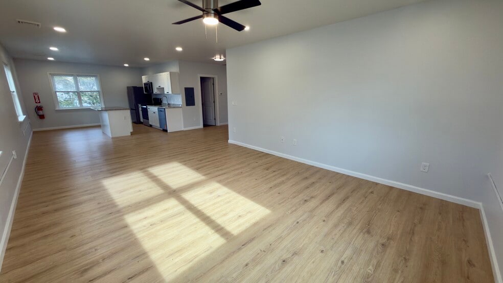 Building Photo - 403 N Walnut St