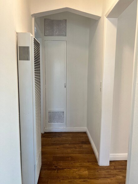 Building Photo - 4172 S Hobart Blvd