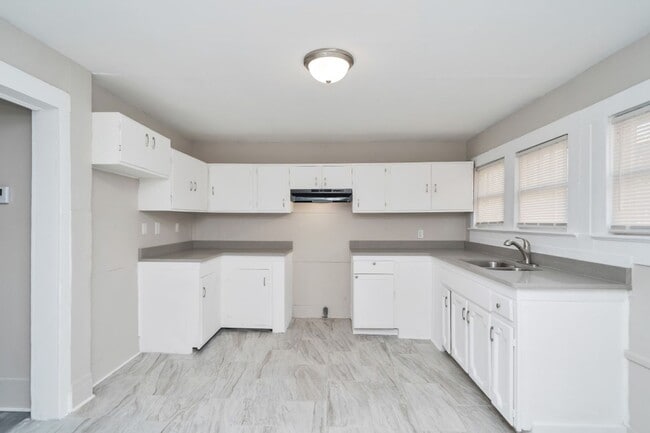 Building Photo - STUNNINGLY REMODELED • SUPER SPACIOUS • WON’T LAST LONG!