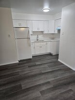 Building Photo - 504 Schroeder Ave
