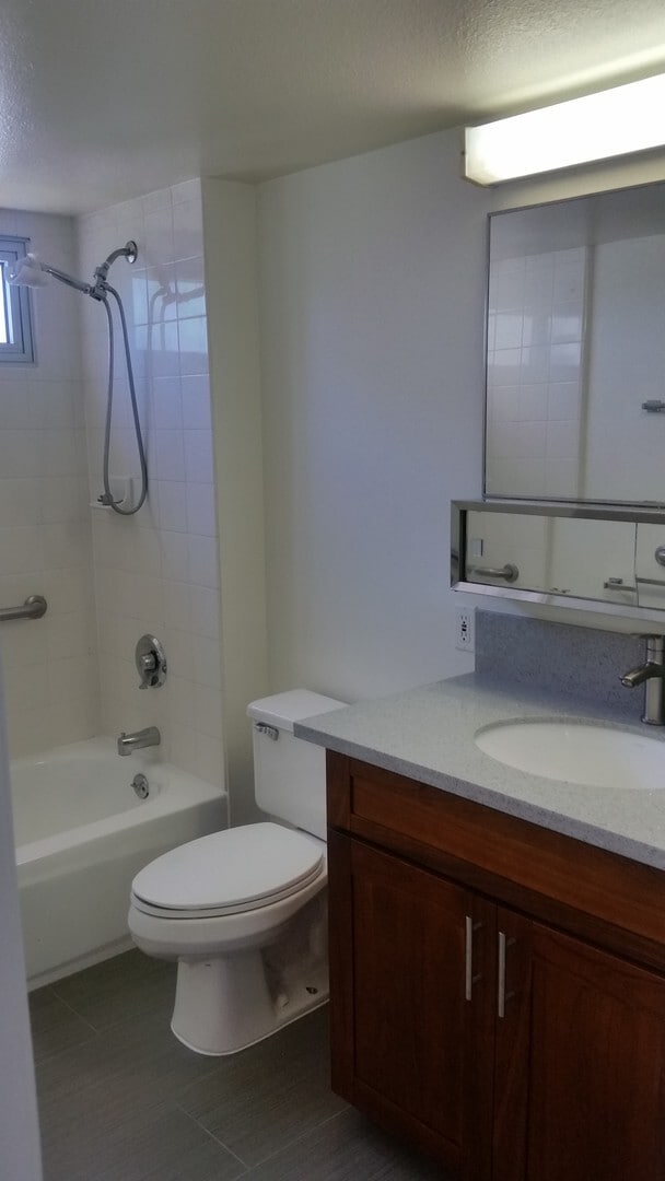 Building Photo - UPGRADED and AFFORDABLE in Kakaako!
