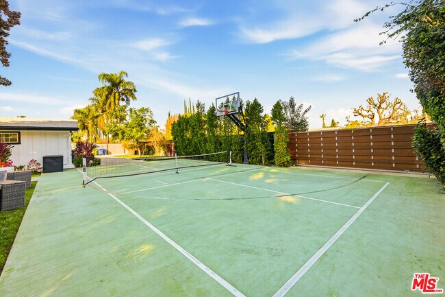 Building Photo - 22428 Victory Blvd