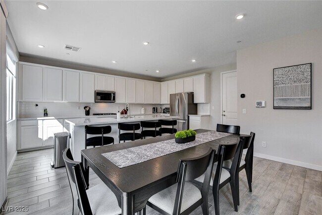 Building Photo - 871 Benning St