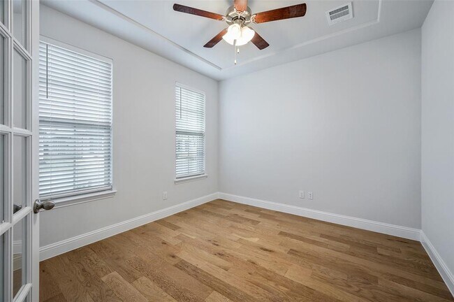 Building Photo - 2037 Almassera Dr
