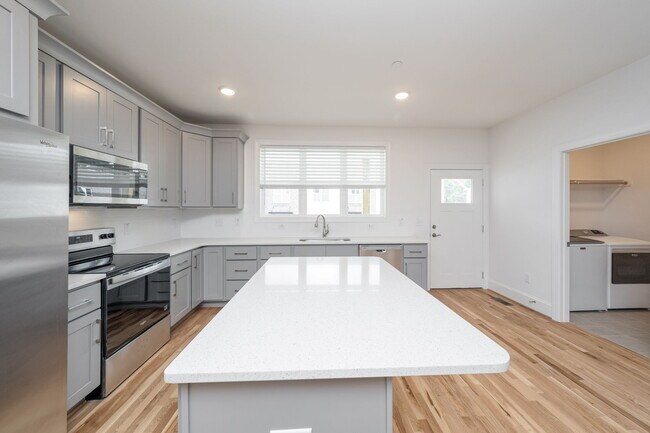 Building Photo - 3803 Lands End Ct