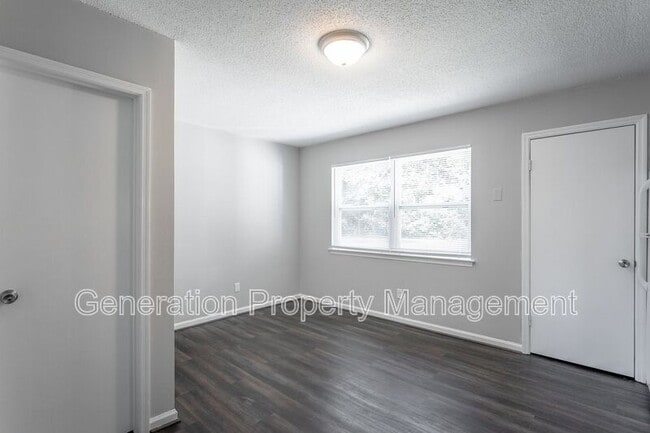 Building Photo - 44 St Victors Ln