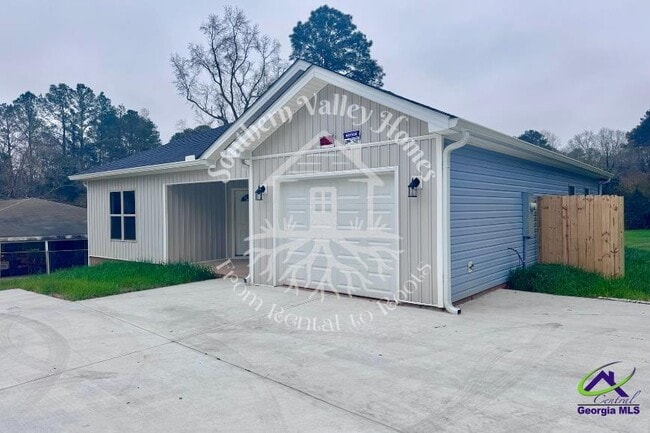 Building Photo - 308 Woodland Dr