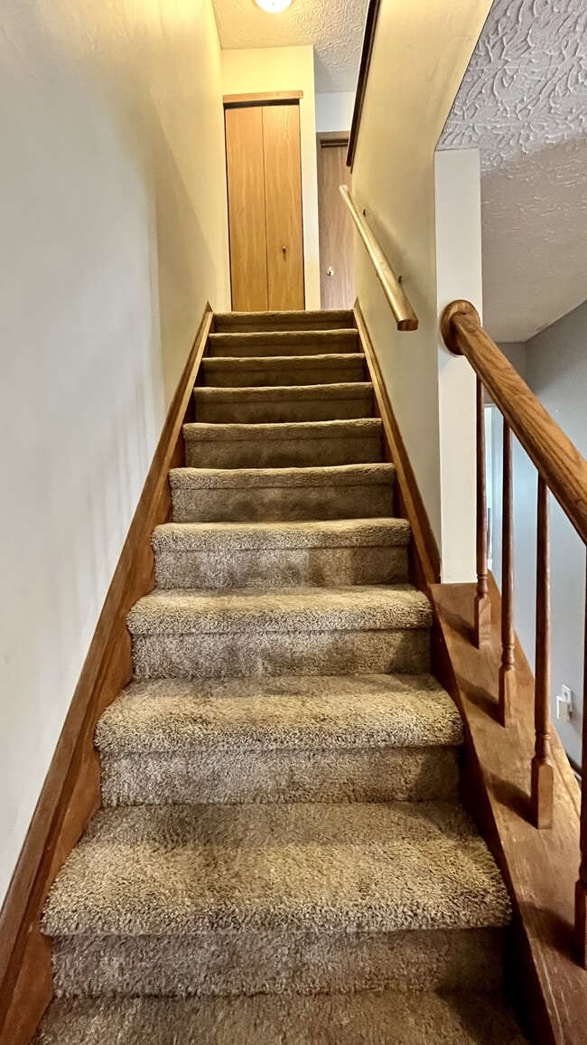 Building Photo - 6865 Barker Dr